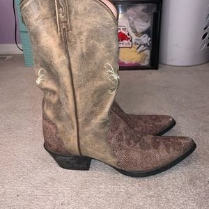 Ariat Women’s pointed toe boots